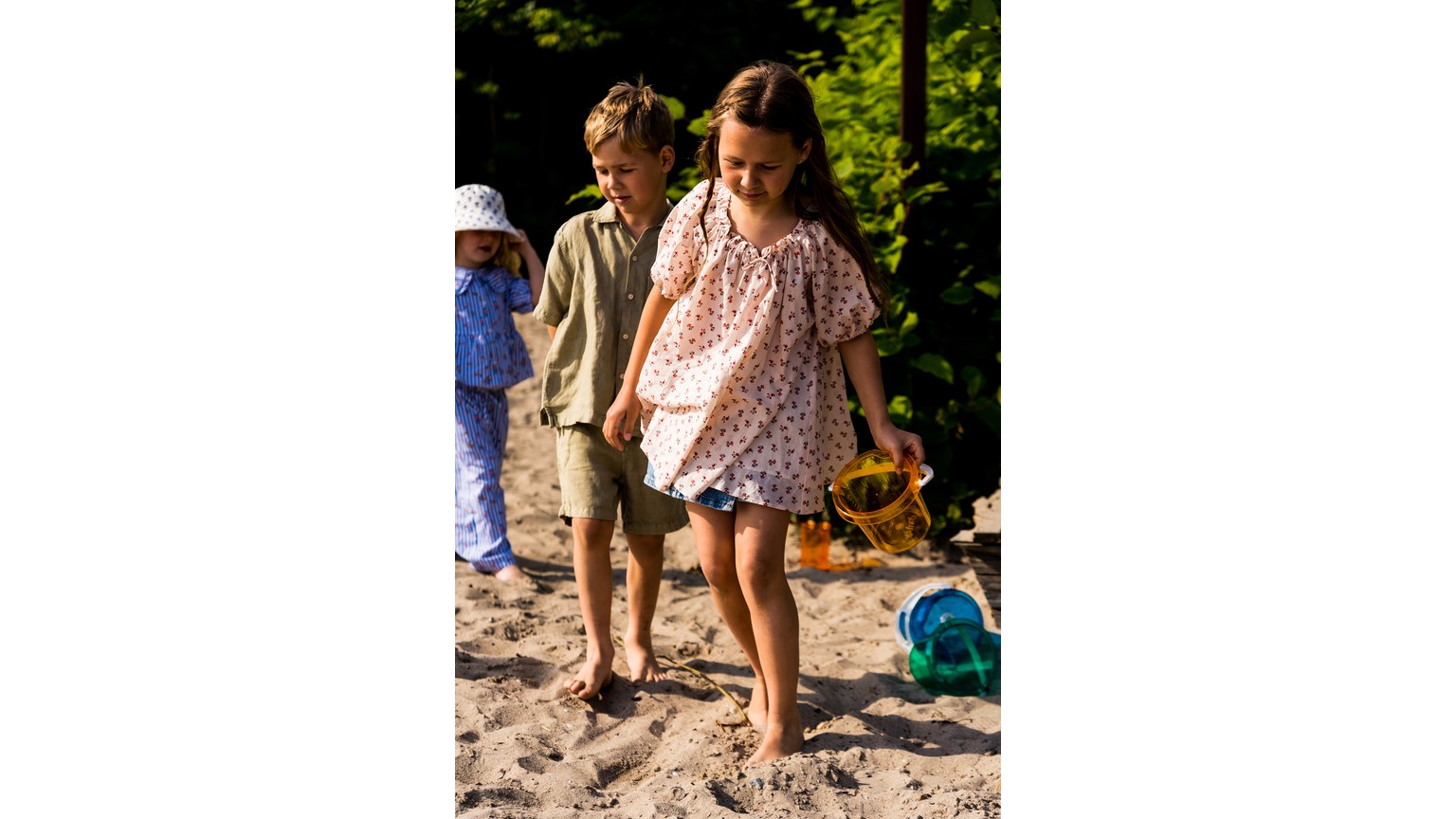 Classic spand med hældetud transparent 1.2 liter. - assorteret